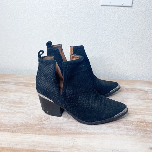 Jeffrey Campbell Shoes - jeffery campbell free people black cromwell western booties size 8.5